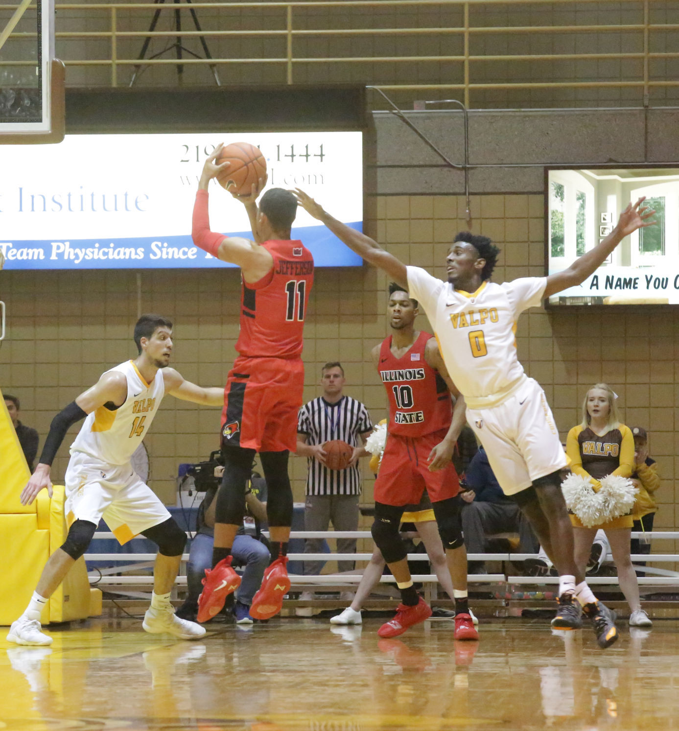 Valparaiso University beats Illinois State in men's basketball